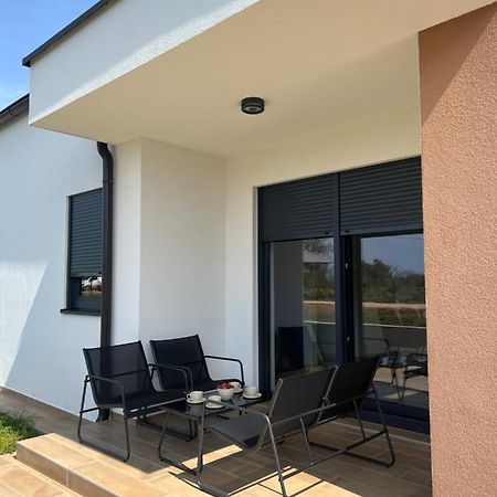 Modern Home Ula Brtonigla Luaran gambar