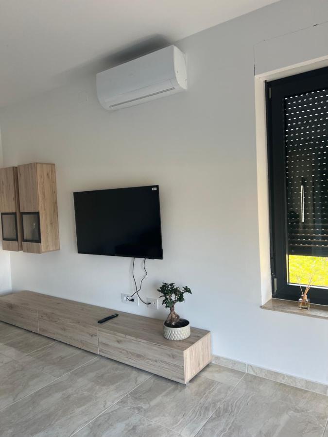 Modern Home Ula Brtonigla Luaran gambar
