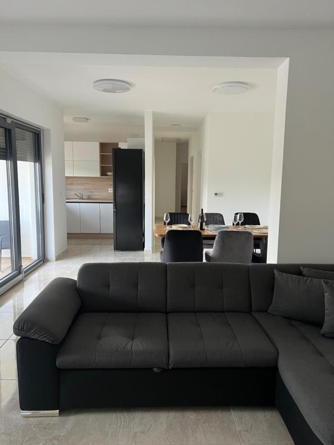 Modern Home Ula Brtonigla Luaran gambar