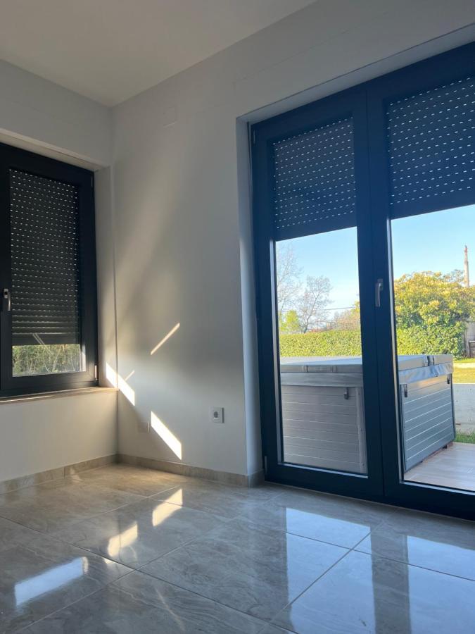Modern Home Ula Brtonigla Luaran gambar