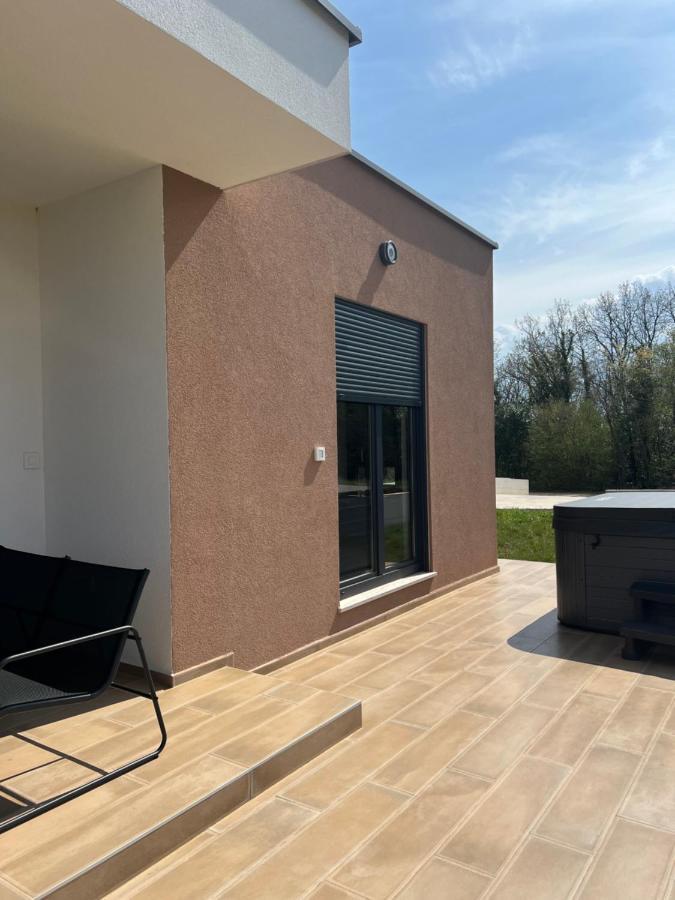 Modern Home Ula Brtonigla Luaran gambar