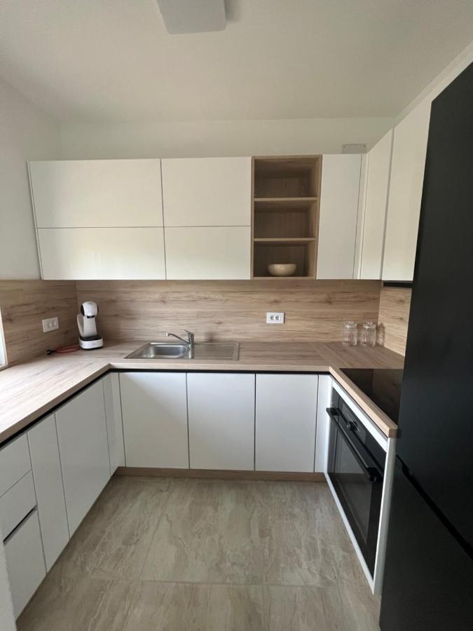 Modern Home Ula Brtonigla Luaran gambar