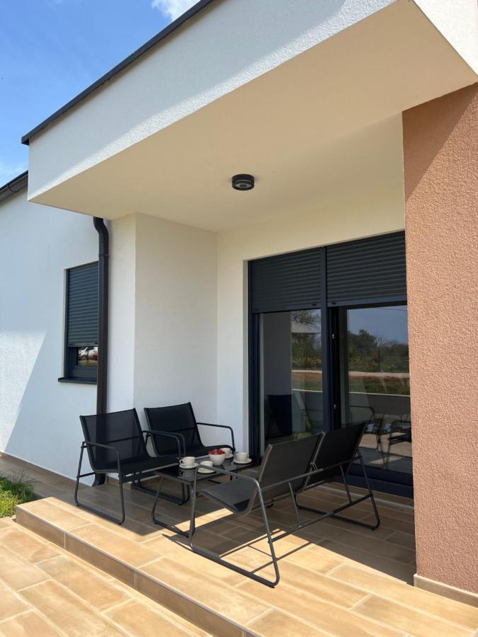 Modern Home Ula Brtonigla Luaran gambar