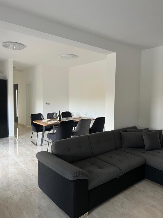 Modern Home Ula Brtonigla Luaran gambar