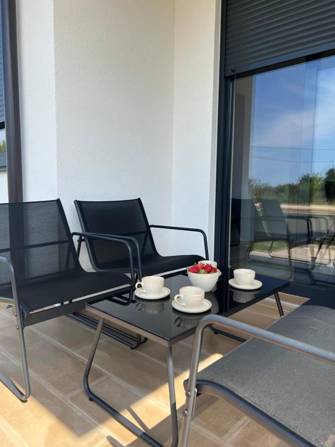 Modern Home Ula Brtonigla Luaran gambar