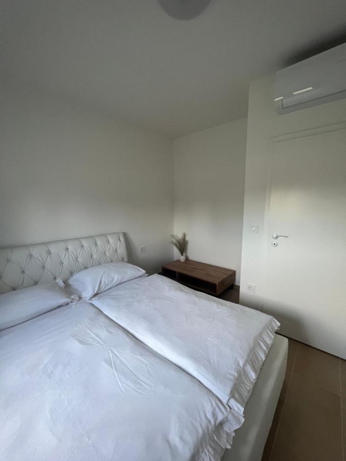 Modern Home Ula Brtonigla Luaran gambar